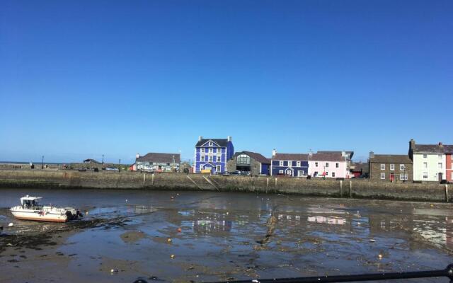 Neuadd Villa
