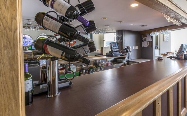 Mamateek Restaurant & Pub