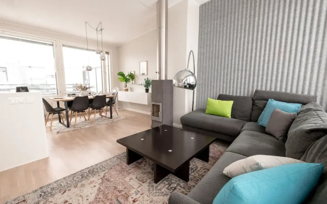 2ndhomes Stunning Penthouse with Sauna