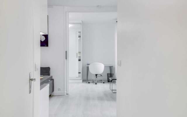 Minimalist Apartment in Rue Hippolyte - 14th Arrondissement
