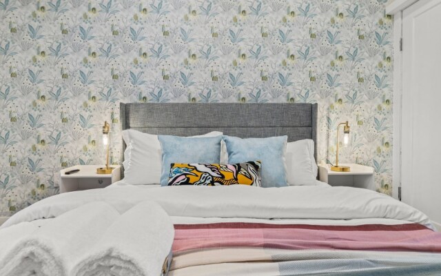 Passyunk Square Spacious 1BR - Huge Deck