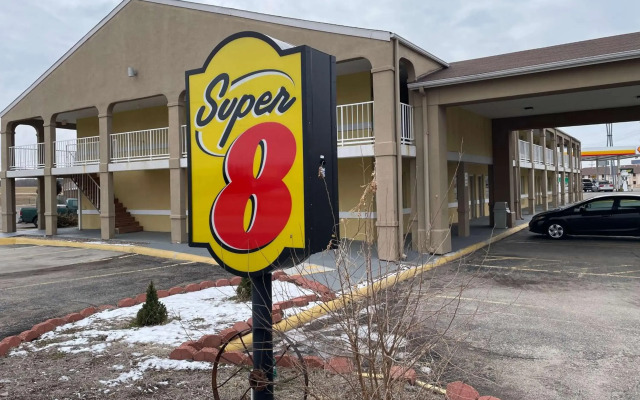 Deluxe Inn & Suites
