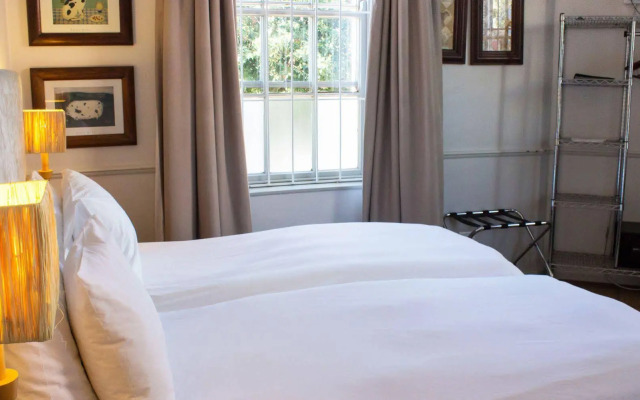 Hotel Charles