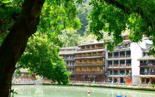 Jiuqi Shuidiao Getou Diaojiaolou Hotel