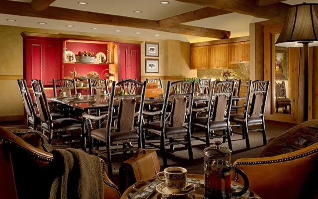 Elkhorn Lodge