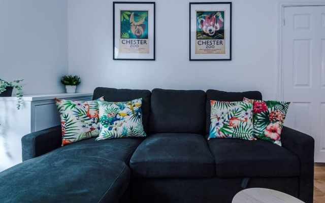 Stylish Spacious Home Great Location Sleeps 6