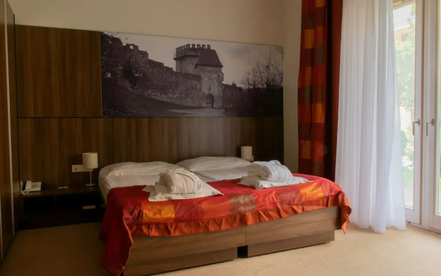 Royal Club Hotel