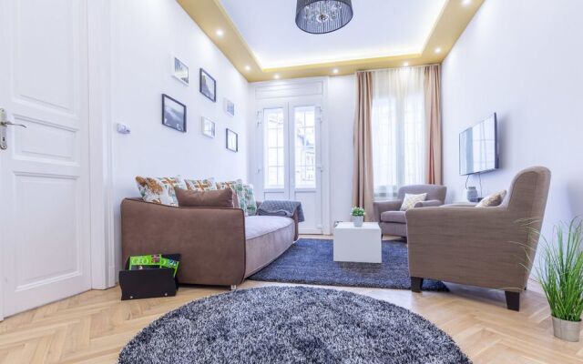 Real Apartments Zoltan