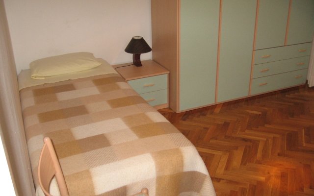 Six Person Apartment With 2 Bedrooms Near the Beach in Pjescana Uvala