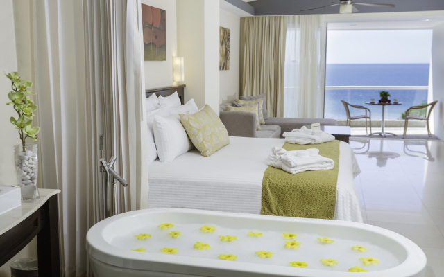 Wyndham Alltra Vallarta, All-Inclusive Resort