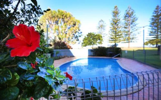 Golden Shores Unit 1, 21 Landsborough Parade