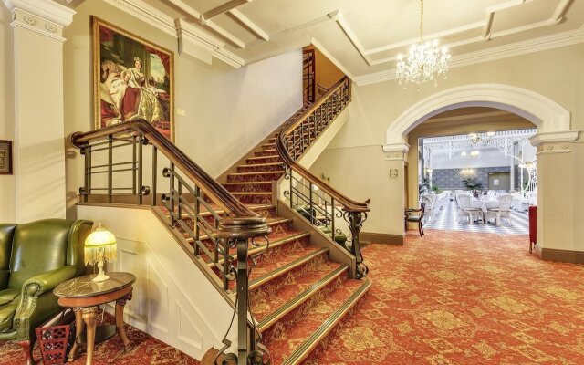 Hadley's Orient Hotel