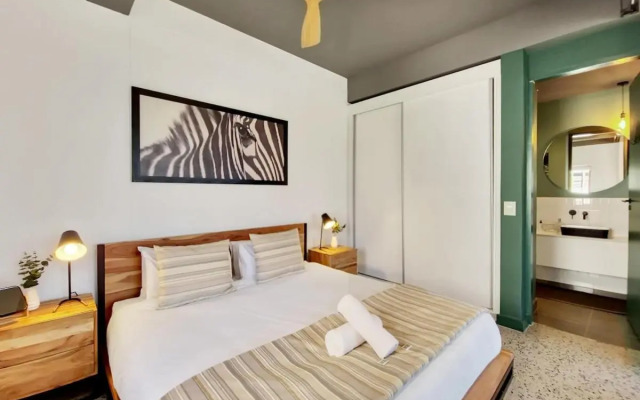 City Oasis Apartment with Rooftop Pool!