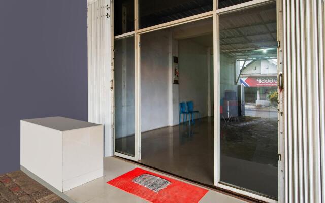 OYO 3508 Griya Aisyah Karah Syariah