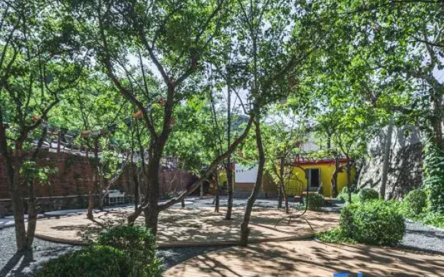 Xinglin Valley Resort (Jinhai Lake)