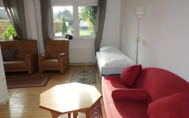 Tolstov-Hotels Large 3 Room Apartment with Garden