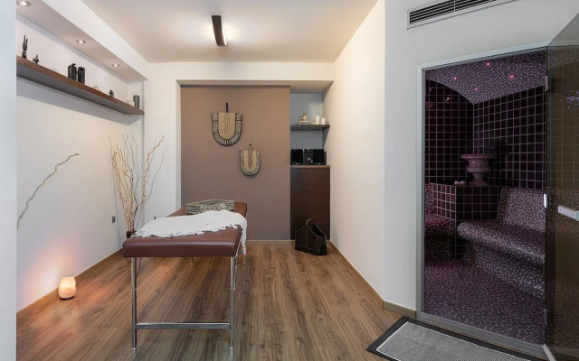 Villa Peacock with Spa Facilities