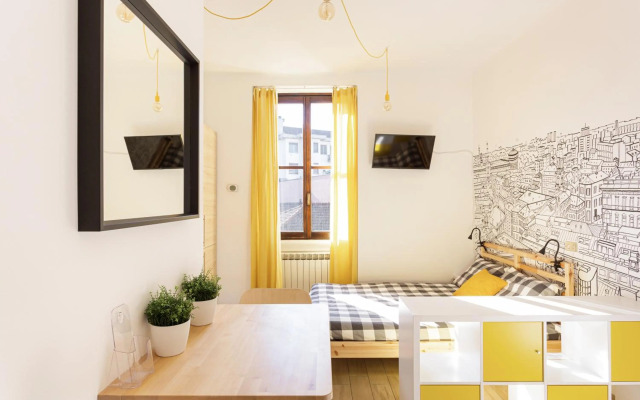 A Yellow Touch - Modern Studio in Isola Milano