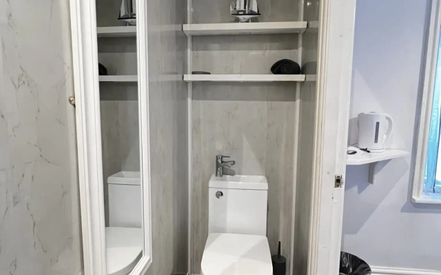 Central Cove Guesthouse