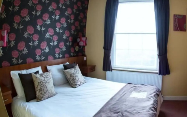 Thomas James Hotel