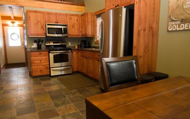 Cedar House Restaurant & Chalets