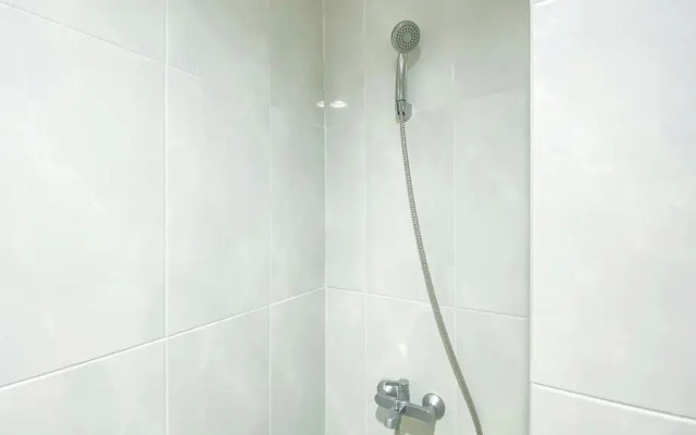 Nice And Comfy Studio At Evenciio Margonda Apartment