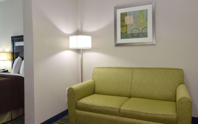 Quality Inn & Suites Kenedy - Karnes City