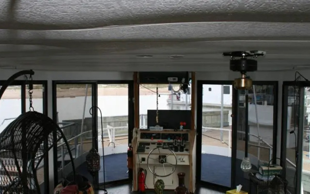 Fabulous Boat House on Lake Travis!