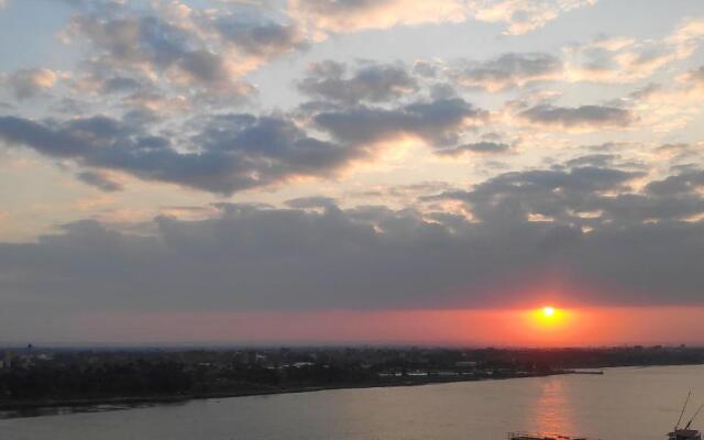 Nile Pyramidal View Apartment