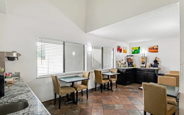 Quality Inn & Suites Junction