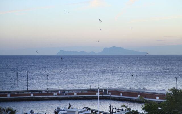 Colorful Sea View Apartments