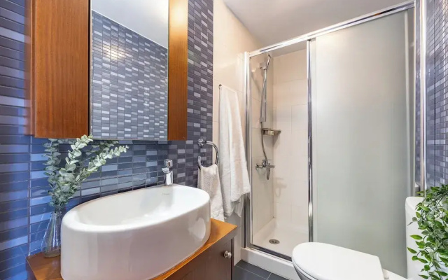 Lena Court - Spacious 3bdr, City Views