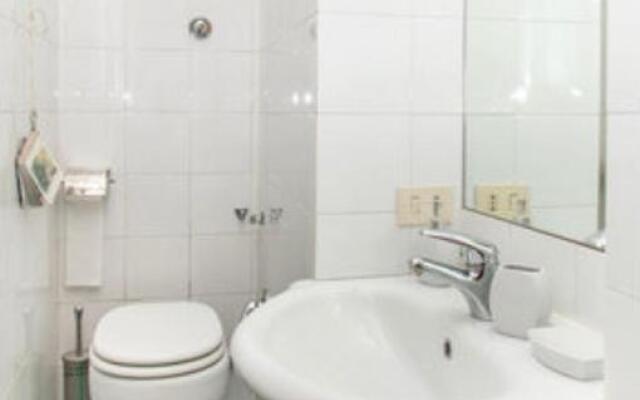 Studio with enclosed garden and wifi at Roma