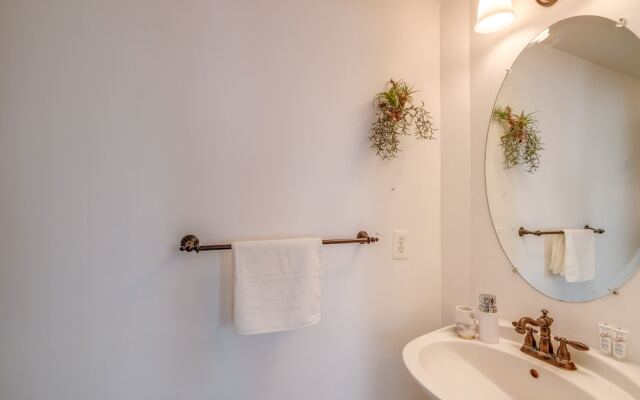 Spacious Woodbridge Home Near Leesylvania Park!