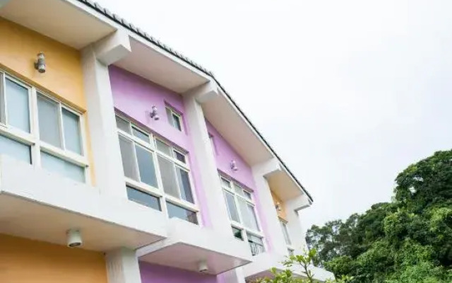 Barefoot Springs Hostel