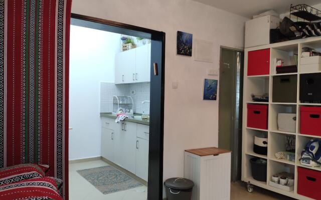 Private & Spacious Apt w Queen Beds PRKG