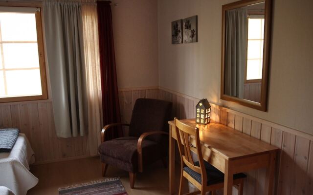 Isokenkäisten Klubi, Wilderness lodge