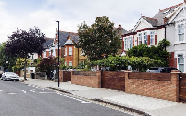 Magnificent Clapham Common Home close to Brixton