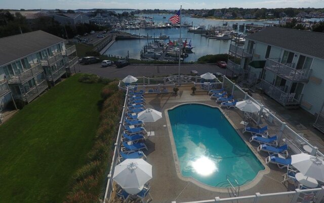 Anchor In Distinctive Waterfront Lodging