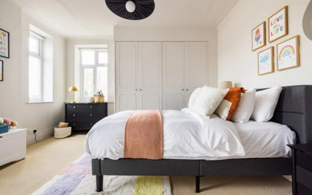 The Hendon Escape - Elegant 3bdr Flat