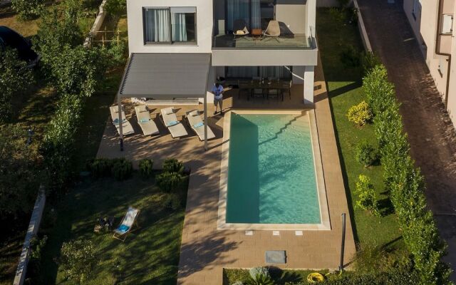Swanky Villa in Turanj With Private Swimming Pool
