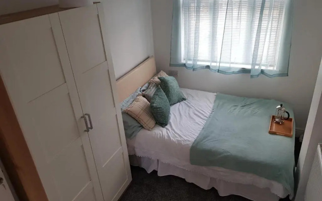 Webb place 2 bedroom apartment !