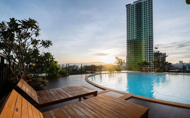 The Grand Jomtien by Favstay