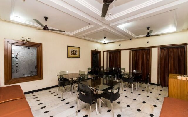 OYO 4621 Hotel Camac Plaza