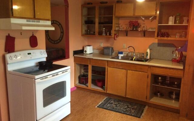 Hedonisia Hawaii Eco-Hostel Community