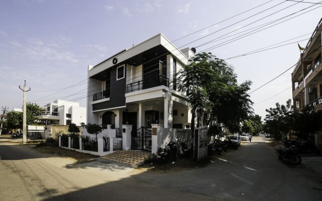OYO Home 19921 Cosy 3BHK