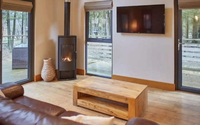 Host Stay Simon Howe Lodge