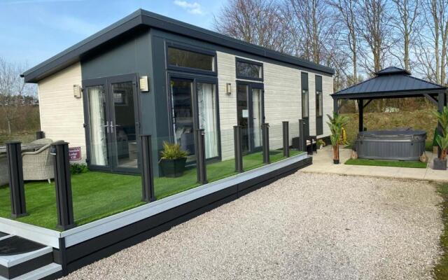 Silverdale Lodge Hot Tub & Wifi