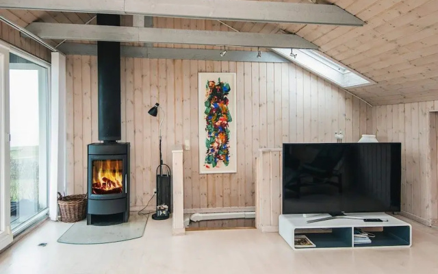 Riveting Holiday Home in Hemmet near Sea