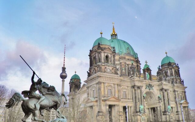 BNB near Brandenburg Gate